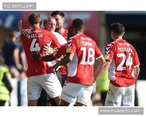 女王公园巡游者队与富勒姆的激烈对决展现英冠联赛的精彩魅力与竞争态势